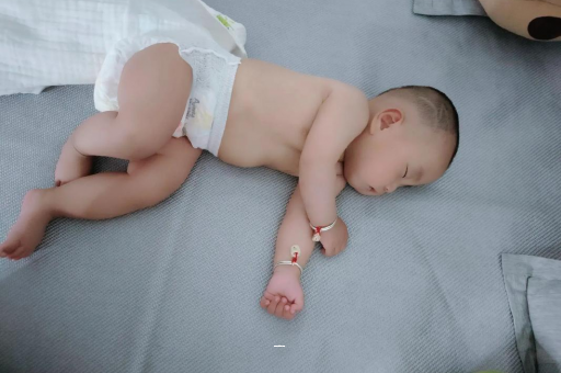 临汾宝宝脚心出汗怎么回事